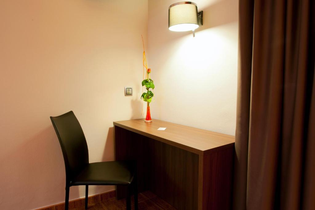 Bed And Breakfast El Pekinaire Καλέλα Δωμάτιο φωτογραφία